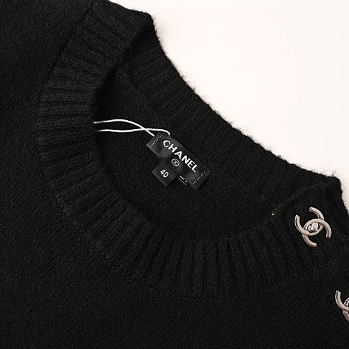 CHANEL Sweater